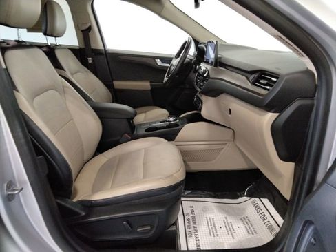 Used 2020 Ford Escape Titanium image 43
