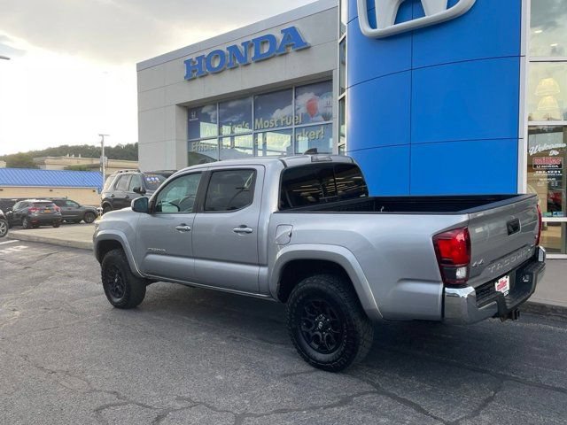 Used 2020 Toyota Tacoma SR5 AWD/4WD image 2