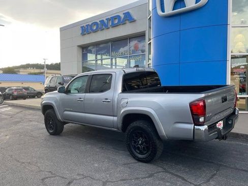 Used 2020 Toyota Tacoma SR5 AWD/4WD image 2