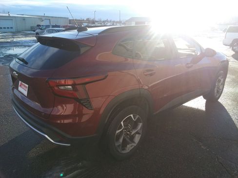 Used 2024 Chevrolet Trax LT w/ Driver Confidence Package image 5