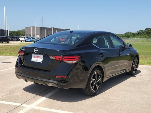 Used 2025 Nissan Sentra SV FWD image 5