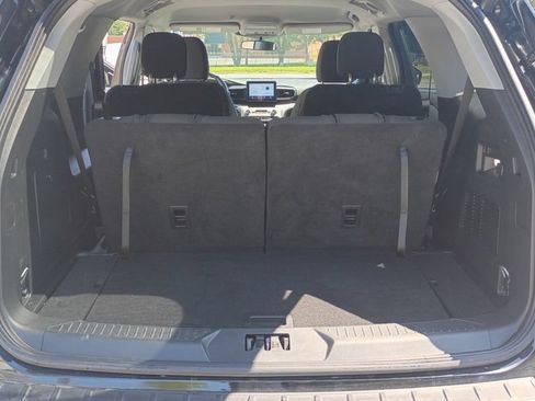 Used 2023 Ford Explorer XLT AWD/4WD image 16