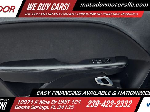 Used 2021 Dodge Challenger SXT RWD image 9