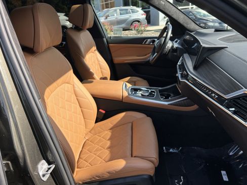 Used 2023 BMW X7 xDrive40i w/ M Sport Package AWD/4WD image 28