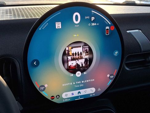 Used 2025 MINI Cooper 2-Door Hardtop image 18