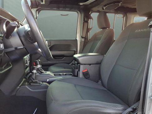 Used 2018 Jeep Wrangler Unlimited Sahara image 17
