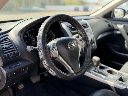 Used 2013 Nissan Altima 2.5 SL FWD image 12