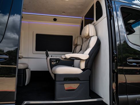 Used 2022 Mercedes-Benz Sprinter 2500 image 56