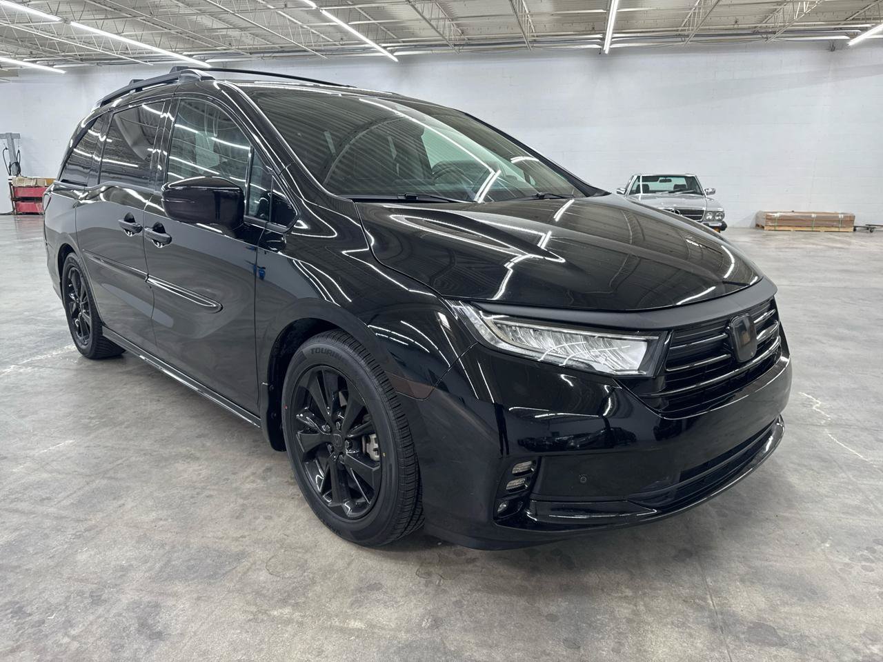Used 2023 Honda Odyssey Elite image 4