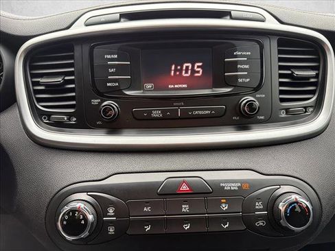 Used 2016 Kia Sorento LX w/ LX Convenience Package image 18