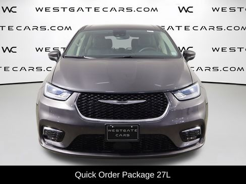Used 2023 Chrysler Pacifica Touring-L FWD image 2