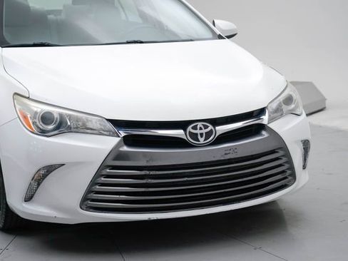 Used 2015 Toyota Camry LE image 26