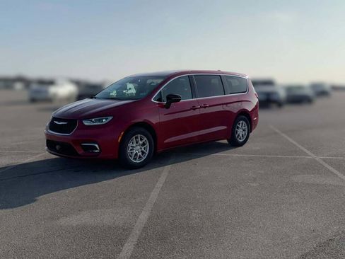 New 2026 Chrysler Pacifica Select image 4