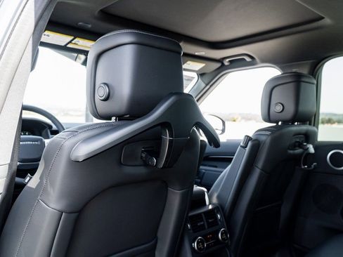 Used 2025 Land Rover Discovery S image 26