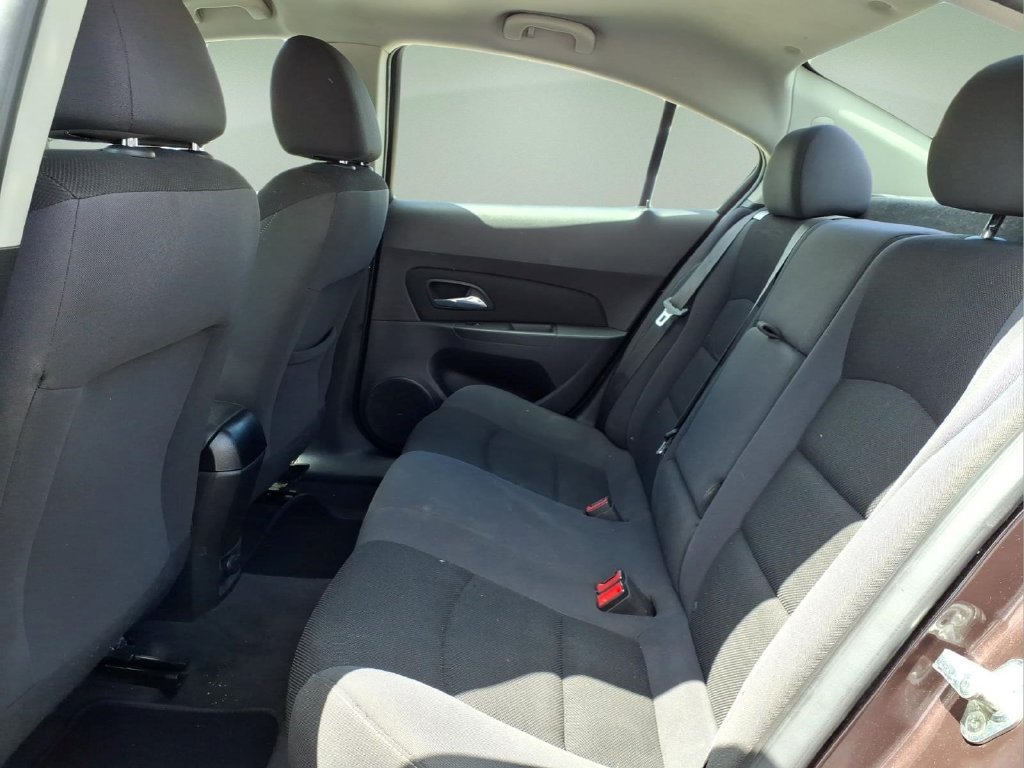 Used 2015 Chevrolet Cruze LT w/ Technology Package FWD image 14