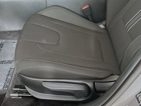 Used 2024 Hyundai Elantra Blue FWD image 29
