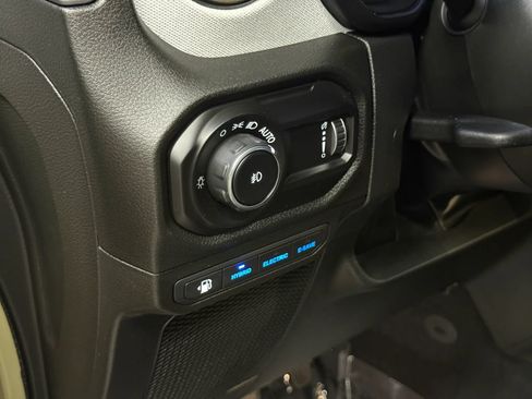 Used 2025 Jeep Wrangler Unlimited Sport S 4xe AWD/4WD image 20