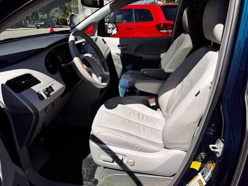 Used 2012 Toyota Sienna XLE w/ XLE Navigation Pkg FWD image 9