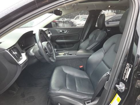 Used 2019 Volvo S60 T6 Momentum w/ Premium Package AWD/4WD image 4