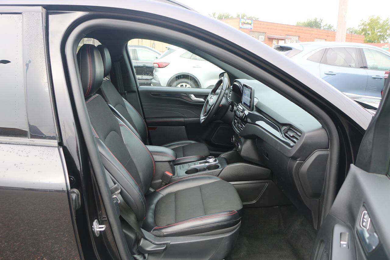 Used 2025 Ford Escape ST-Line Select AWD/4WD image 26