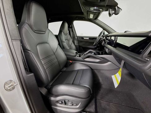 New 2026 Porsche Cayenne GTS image 29