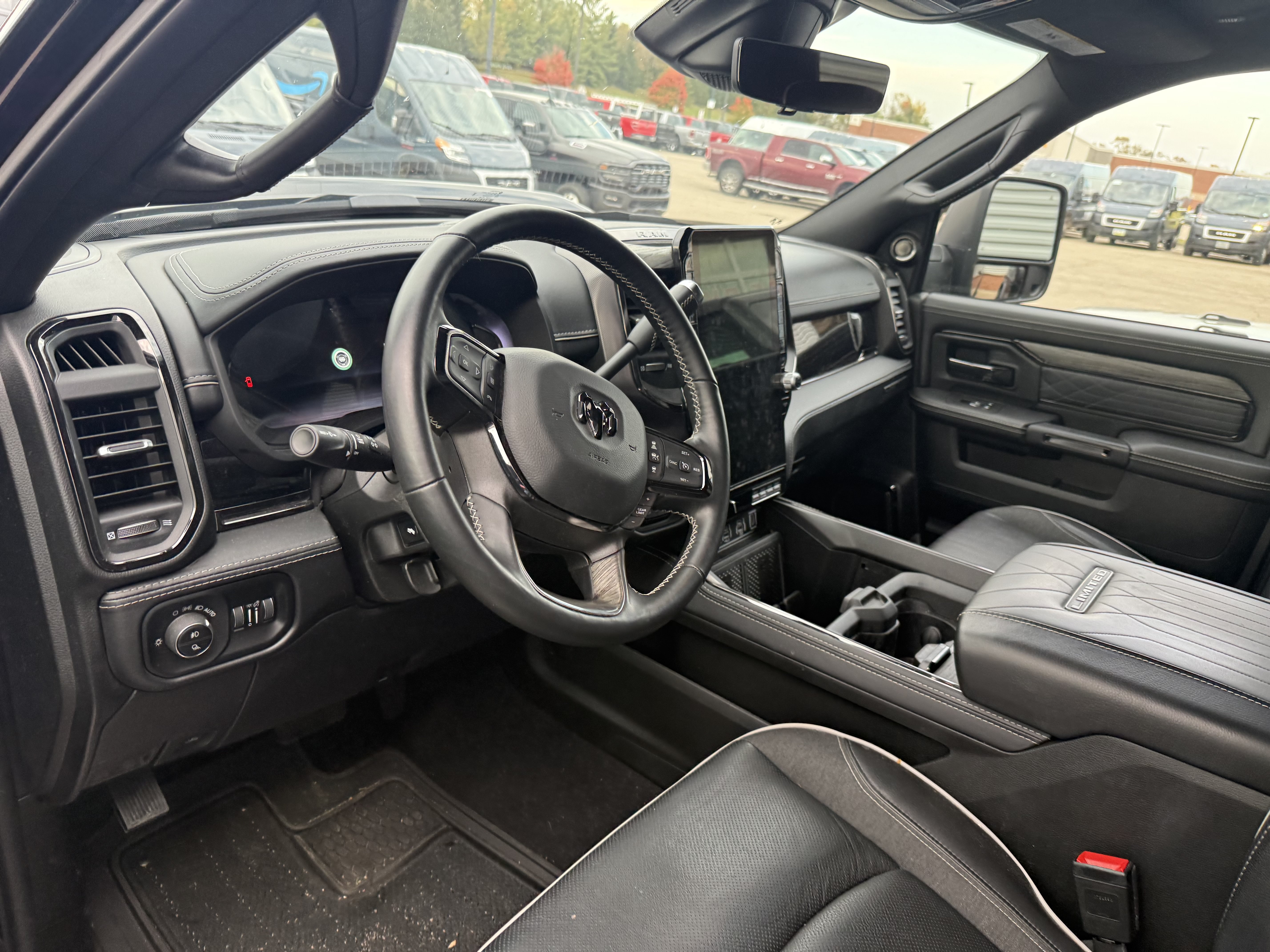 Used 2025 RAM 2500 Limited AWD/4WD image 3