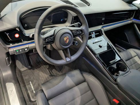 Certified 2025 Porsche Panamera image 4