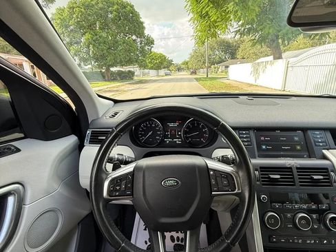 Used 2016 Land Rover Discovery Sport SE image 12