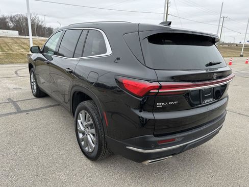 Used 2025 Buick Enclave Preferred image 3