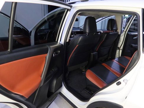 Used 2014 Toyota RAV4 Limited image 16