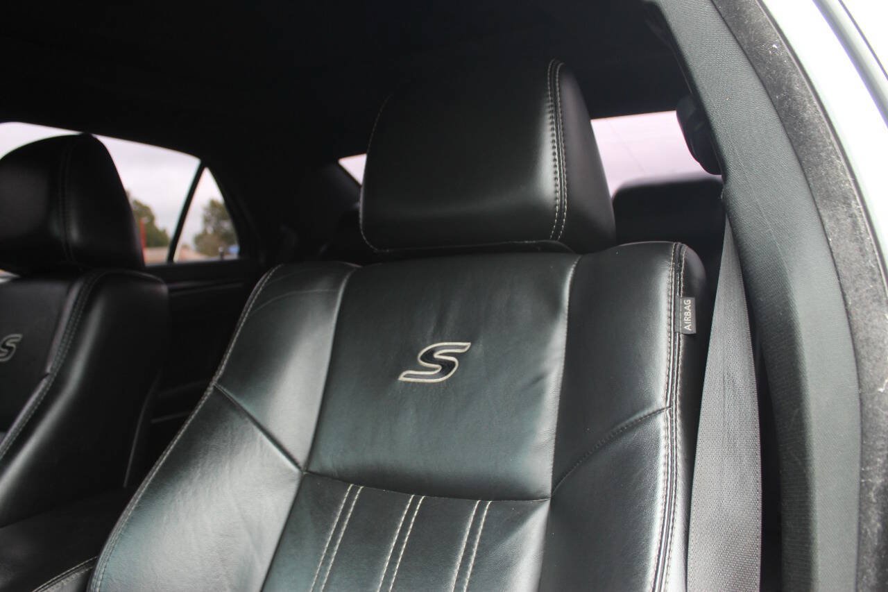 Used 2018 Chrysler 300 S w/ 300S Premium Group AWD/4WD image 17