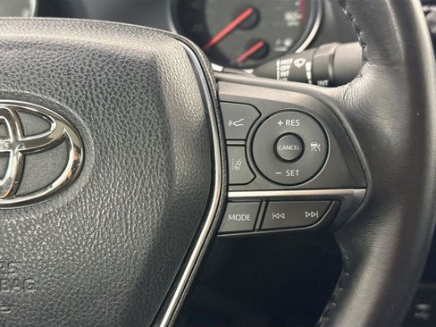 Used 2018 Toyota Camry XSE FWD image 18