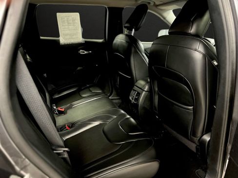 Used 2020 Jeep Cherokee Latitude Plus FWD image 17
