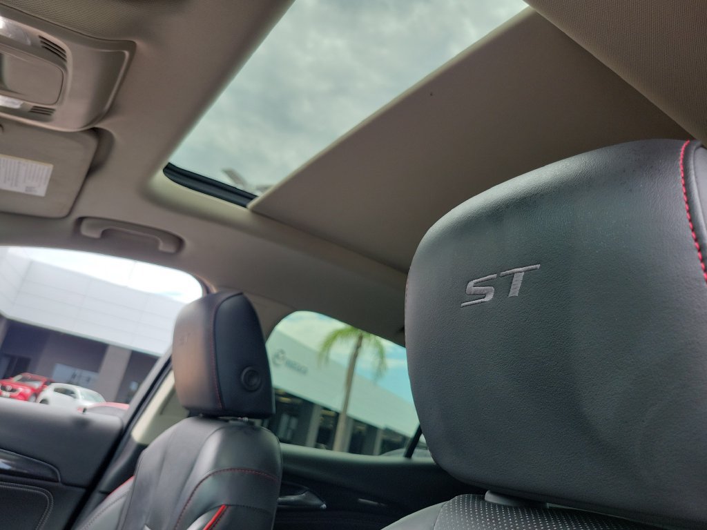 Used 2023 Buick Envision Essence w/ Sport Touring Package FWD image 18
