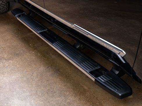 Used 2024 Chevrolet Silverado 3500 High Country w/ High Country Premium Package image 13