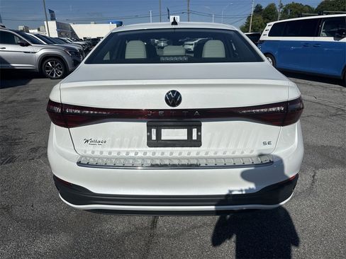 New 2025 Volkswagen Jetta SE image 5