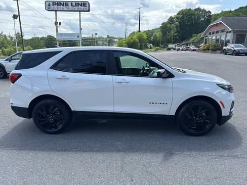 Used 2023 Chevrolet Equinox LS w/ LS Convenience Package AWD/4WD image 2