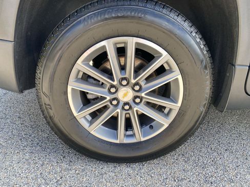 Used 2023 Chevrolet Traverse LT w/ LPO, Floor Liner Package AWD/4WD image 9