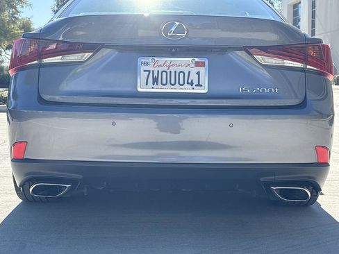 Used 2017 Lexus IS 200t image 11