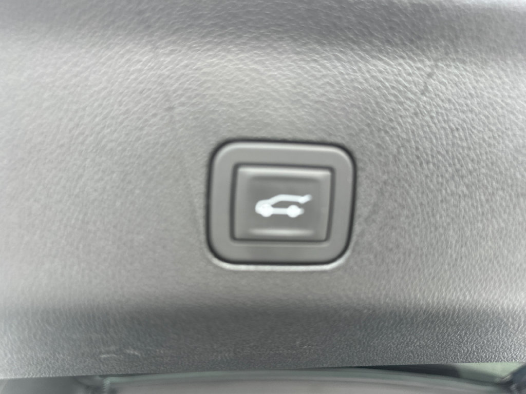 Certified 2026 Cadillac Escalade Luxury w/ LPO, Radiant Package AWD/4WD image 19