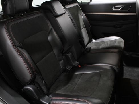 Used 2018 Ford Explorer XLT w/ Equipment Group 202A image 20