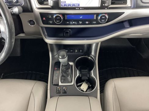 Used 2014 Toyota Highlander XLE image 15
