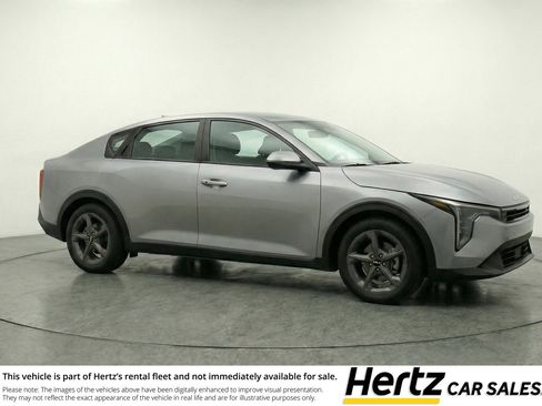 Used 2025 Kia K4 LXS image 1