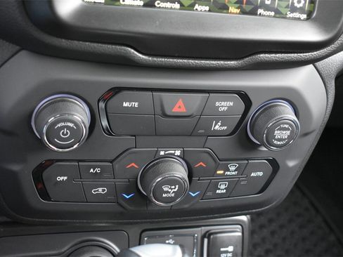 Used 2022 Jeep Renegade Trailhawk w/ Trailer Tow Group image 19