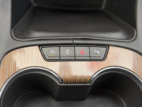 Used 2021 GMC Acadia SLE w/ Driver Convenience Package image 20