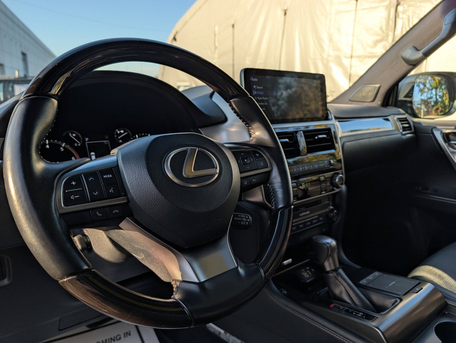 Used 2022 Lexus GX 460 Luxury w/ Sport Design Package AWD/4WD image 31