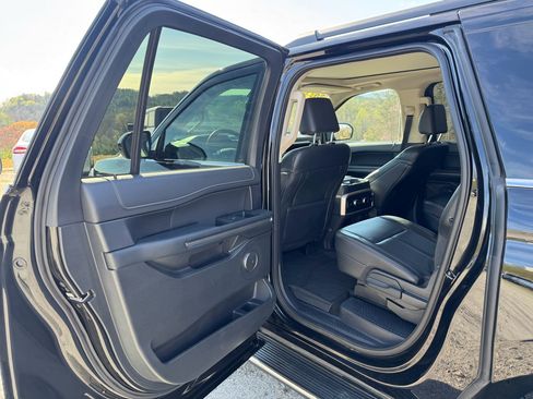 Used 2023 Ford Expedition Max XLT image 32