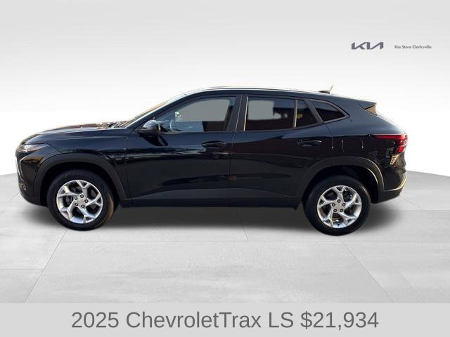 Used 2025 Chevrolet Trax LS w/ LS Convenience Package FWD image 5