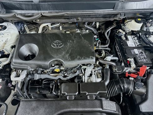 Used 2021 Toyota RAV4 XLE image 32