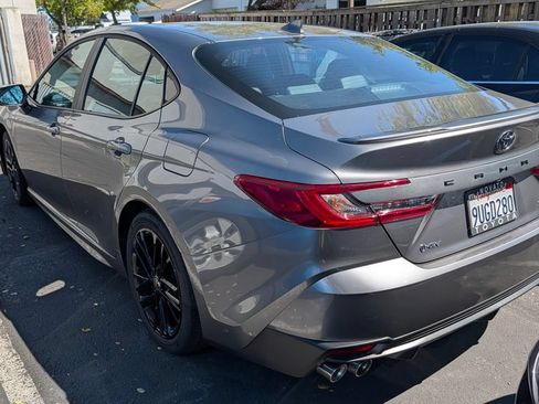Used 2025 Toyota Camry SE FWD image 2